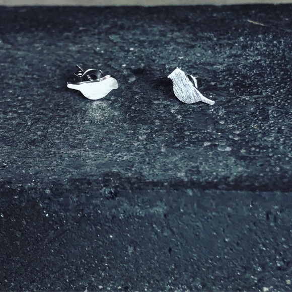 Sterling Silver Bird studs minimalist earrings - Picture 4 of 8